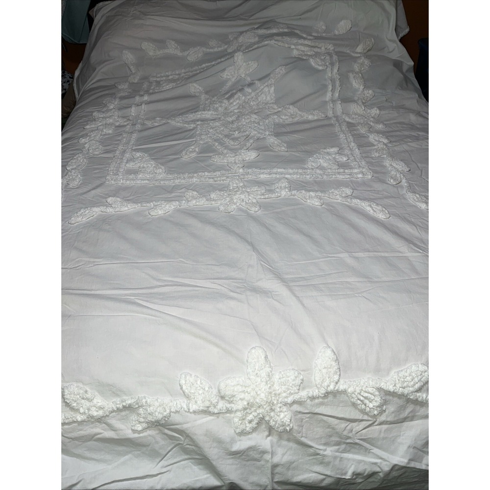 Vtg  Linen Bed Cover , Chenille Like  needle punch Christmas , Snowflake, 100x72